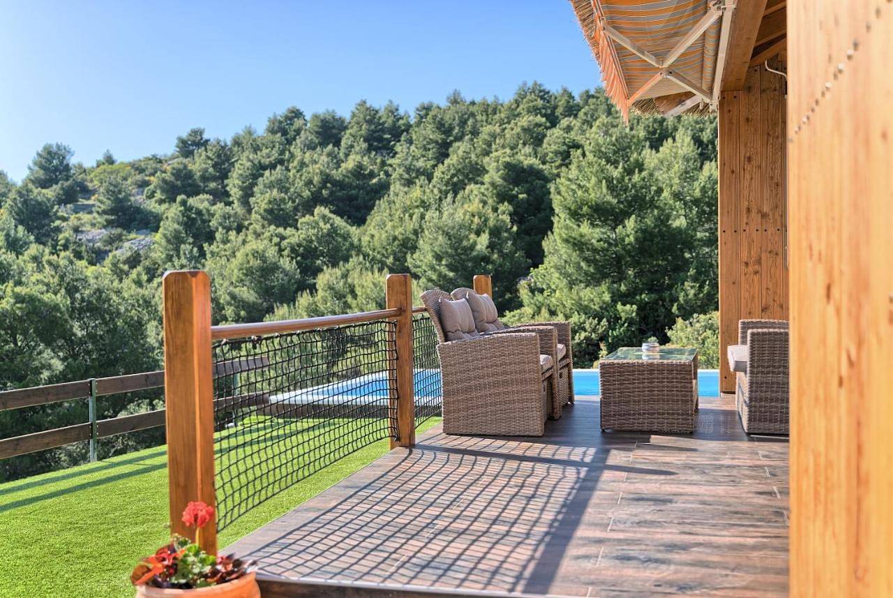 Kamp Lunga + in Golden Haven, Tisno