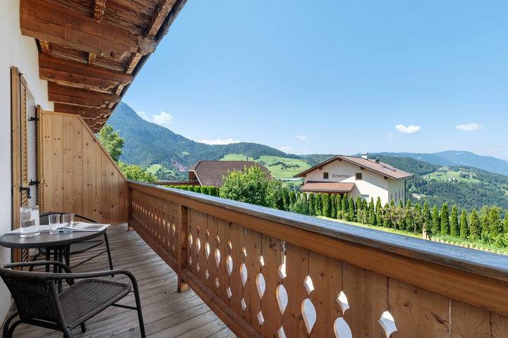 Ganze Wohnung, Bauernhaus Gatterpunerhof "Völs" mit Bergblick, Gemeinschaftsterrasse und Wlan in Ums, Völs am Schlern