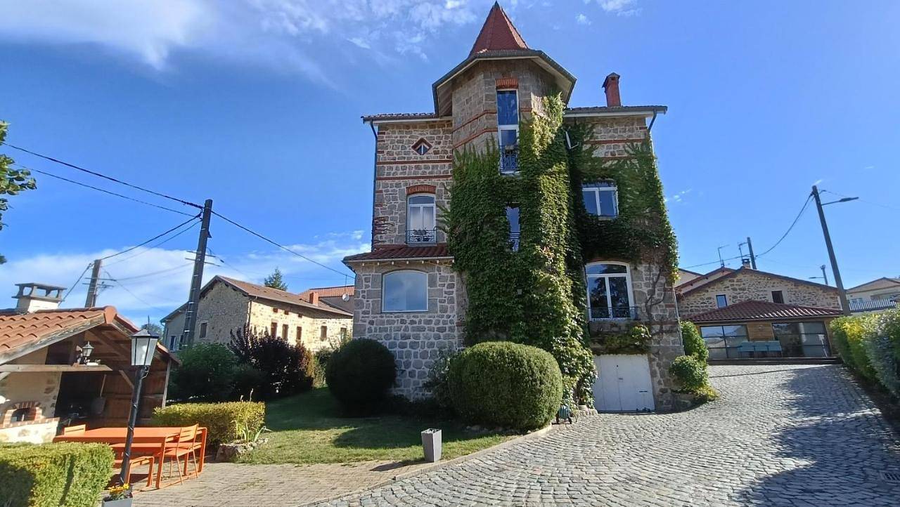 Pierres et souvenirs in Usson-en-Forez, Montbrison