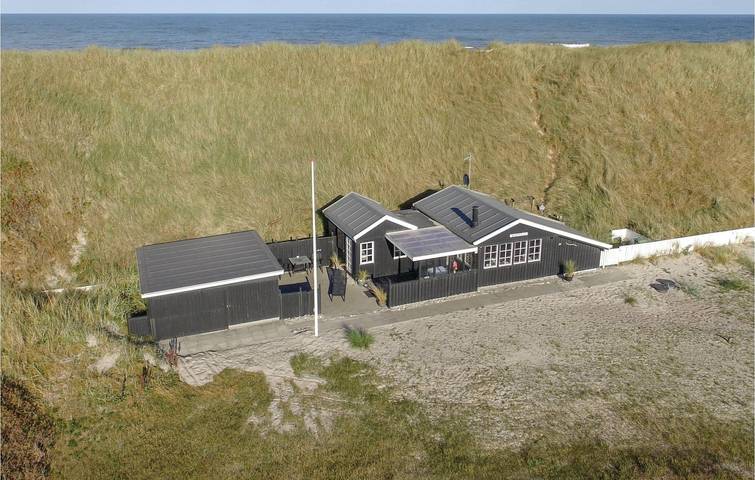 Ferieudlejning for 4 personer, med Terrasse i Fjand