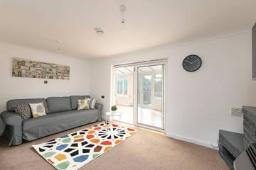 Apartment for 8 People in Stevenage, Hertfordshire, Photo 1