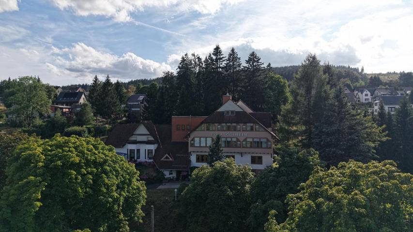 Hotel für 2 Personen, mit Balkon und Terrasse sowie Garten und Sauna in Gehlberg