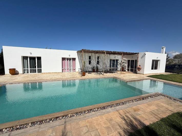 Appartement de vacances pour 6 personnes, avec piscine ainsi que jardin et terrasse