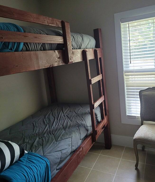 Barn for 14 people, with yard in South Carolina