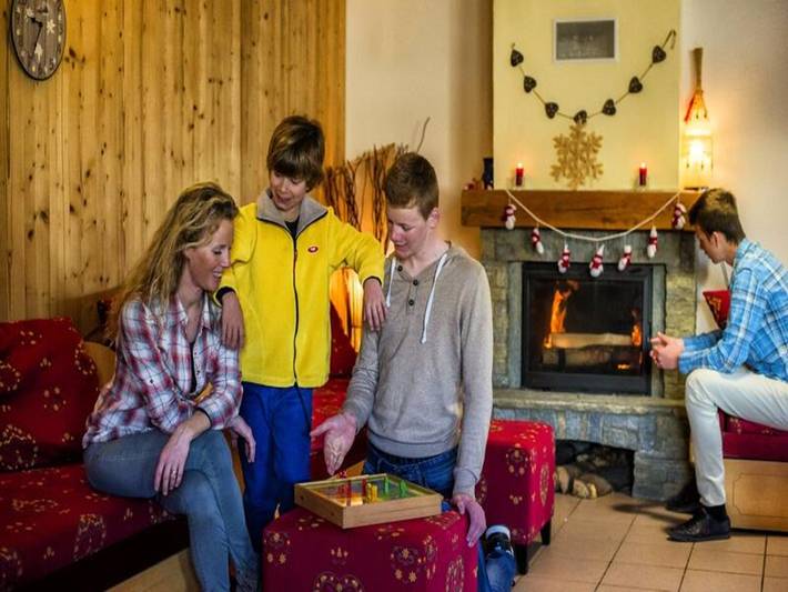 Gîte pour 4 personnes, avec sauna et piscine, adapté aux familles à Montgellafrey - 2