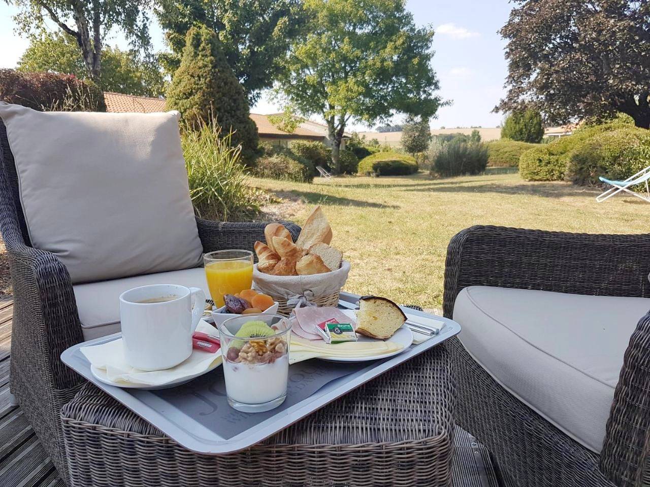 Kyriad Angoulême Nord Champniers- Hôtel & Résidence in Champniers, Charente