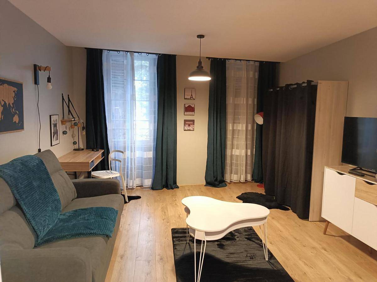 Appartement entier, Apartment - Ground Floor in Cusset, Région de Vichy