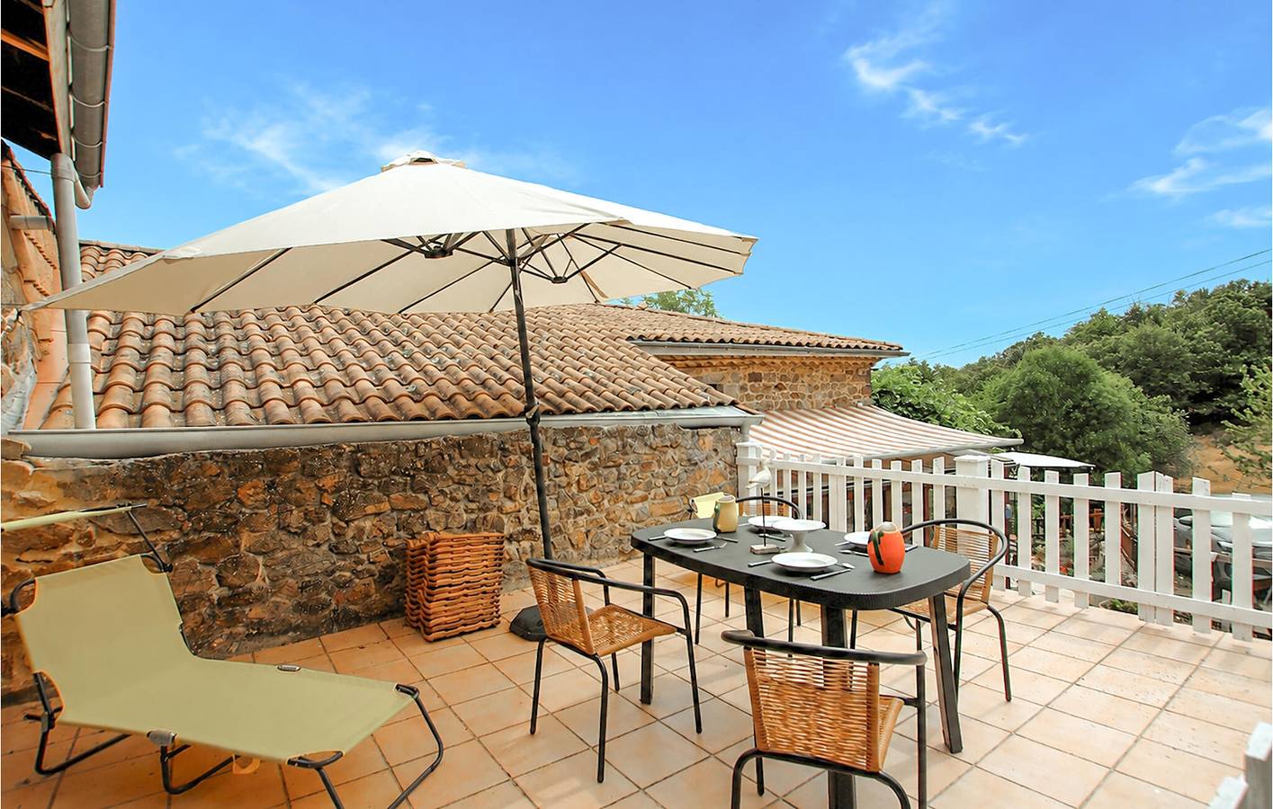 Gemütliche 1-Zimmer-Wohnung mit Garten, WLAN und kostenlosen Parkplätzen in der Nähe von Bagnols-sur-Cèze in Bagnols-sur-Cèze, Nimes und Umgebung