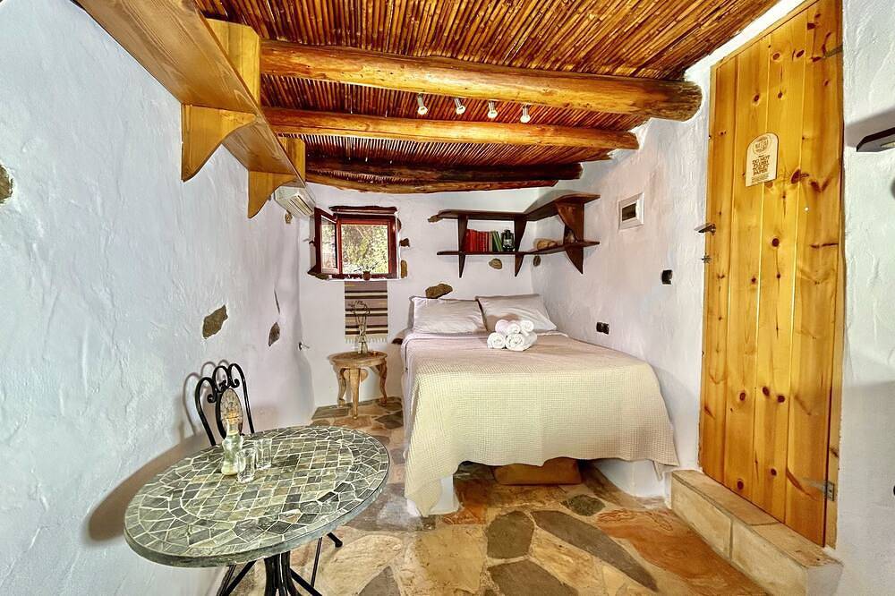 \"Kelari\"  300 years old cottage \"Natura cottages\" with sea view  shared garden in Lasithi
