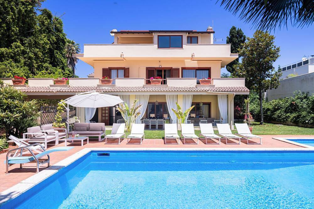 Villa pour 18 Personnes dans Plage de Mondello, Mondello