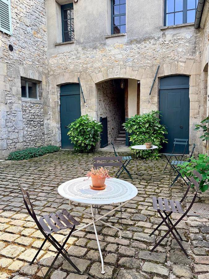 Maison d’hôte pour 2 personnes, avec Terrasse et Vue à Mont-l'Évêque