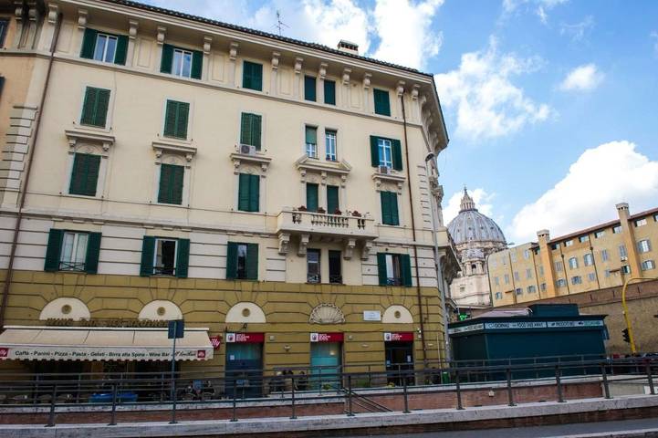 Location de vacances pour 13 personnes, avec vue et balcon dans Basilique Saint-Pierre
