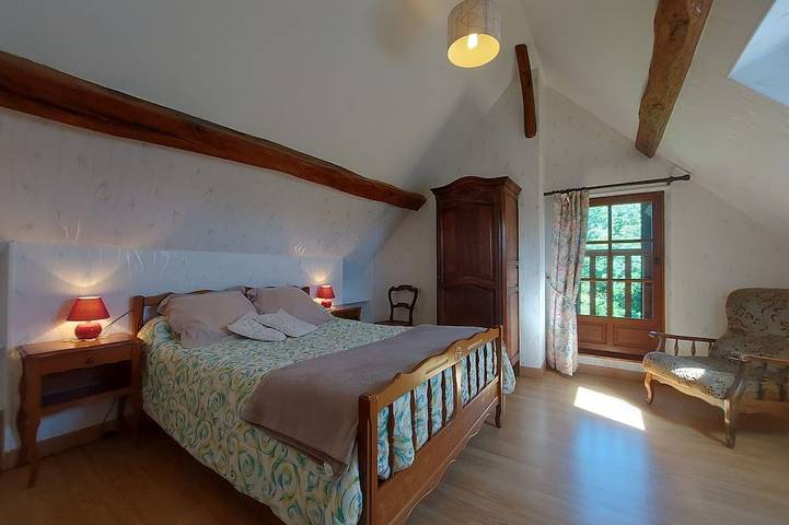 Charmante Maison Rénovée avec Jardin, BBQ et Loisirs à La Saucelle in Région de Dreux