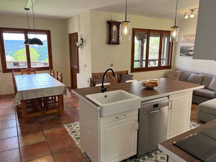 Casa de vacaciones para 6 personas, con jardín además de piscina y vistas, Se admiten mascotas en Cuenca de Pamplona - 4