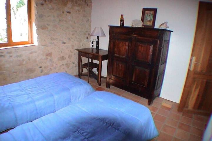 Gîte pour 6 personnes, avec jardin, animaux acceptés à Saint-Victor-la-Coste - 4