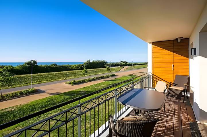 Ferienwohnung für 4 Personen, mit Balkon und Sauna sowie Seeblick in Börgerende-Rethwisch - 2