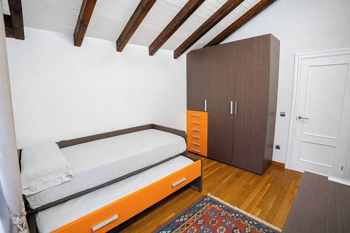 Vacation home with a private pool and garden, a barbecue, and close to beaches. in Puente Arce, Piélagos