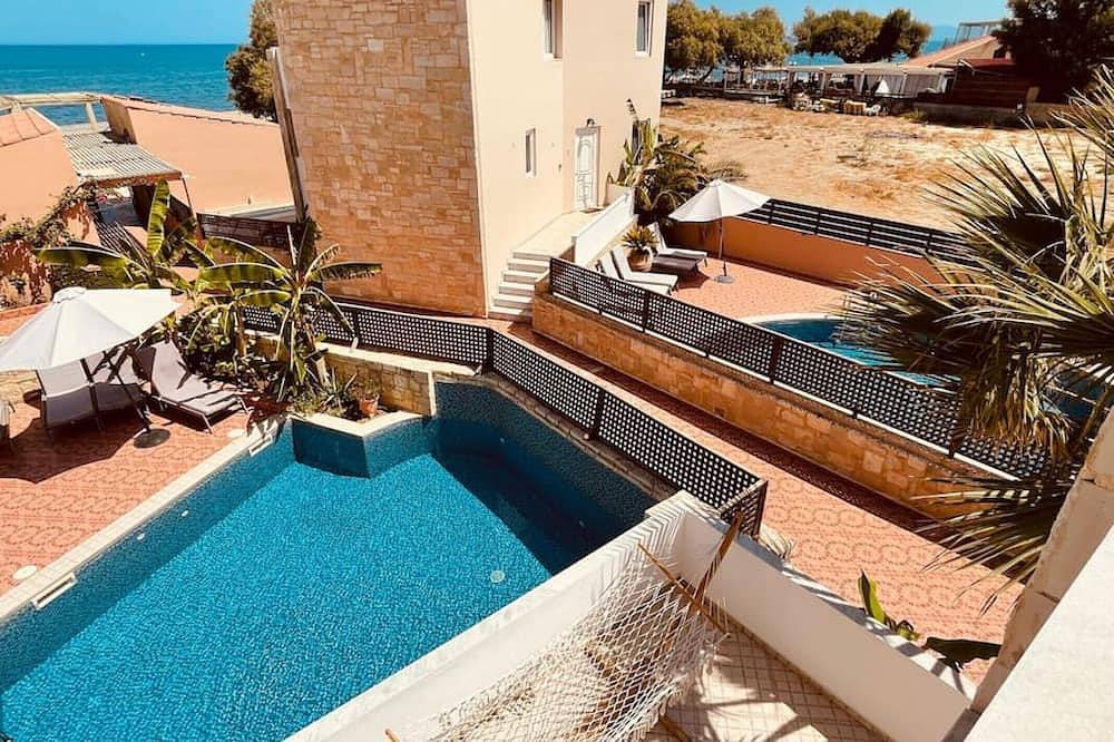 Quest Star Villa - 20meters to beach. Sleeps 8. in Platanias, Chania und Umgebung