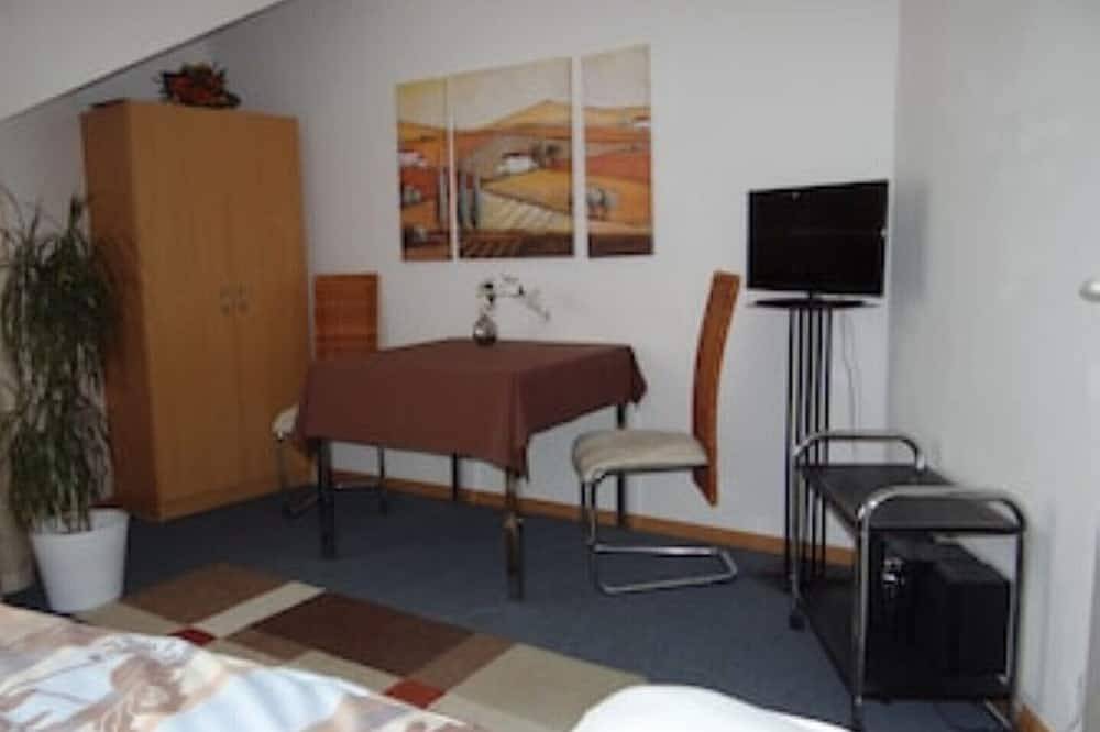 Ganze Wohnung, Unterkunft nahe Freiburg – Komfortables Wohnen im Feldschlösschen in March in March, Südschwarzwald