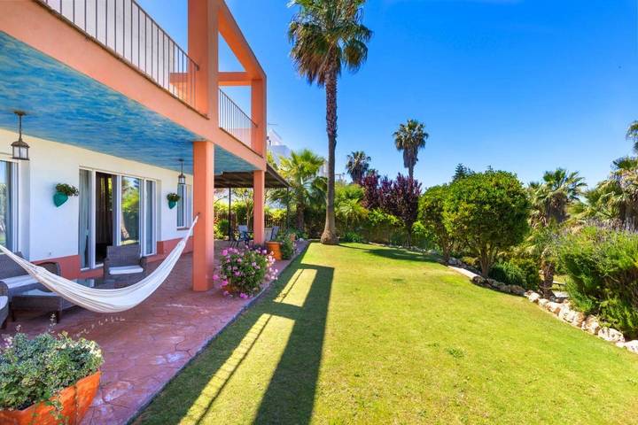 Chalet para 7 personas, con jardín además de piscina y jacuzzi en Costa Noroeste - 4