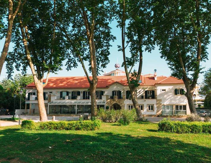 Apartamento para 2 personas, con vistas además de jardín y sauna en Tomar