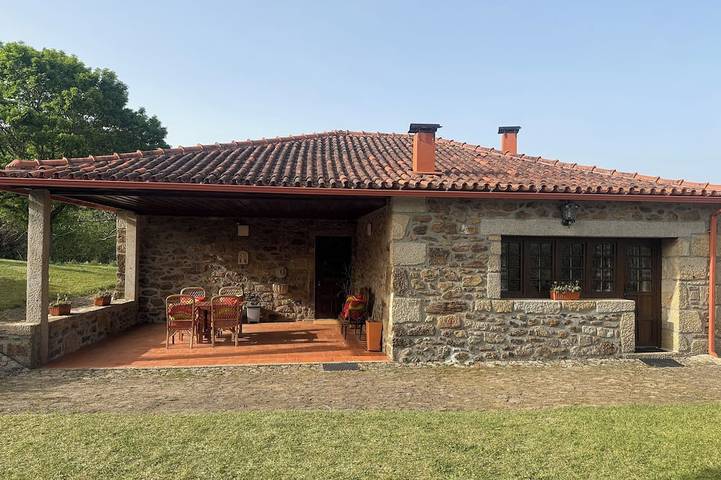 Gîte pour 4 personnes, avec Jardin et Piscine
