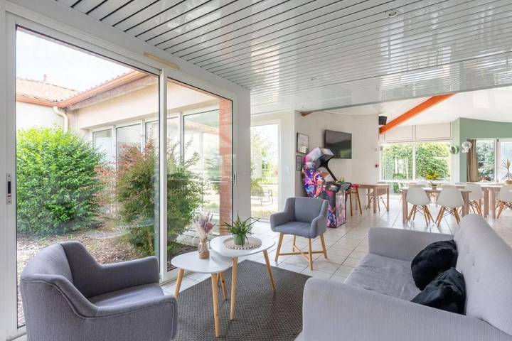Hôtel pour 2 personnes, avec terrasse ainsi que jardin et vue à Chambretaud - 3