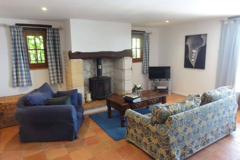 Romantic Pigeonnier with private and secluded pool - just for two! in Douzains, Villeneuve-sur-Lot und Umgebung