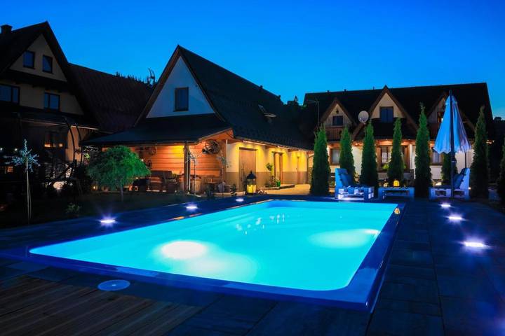 Ferienhaus für 18 Personen, mit Pool und Sauna sowie Whirlpool und Garten - 1