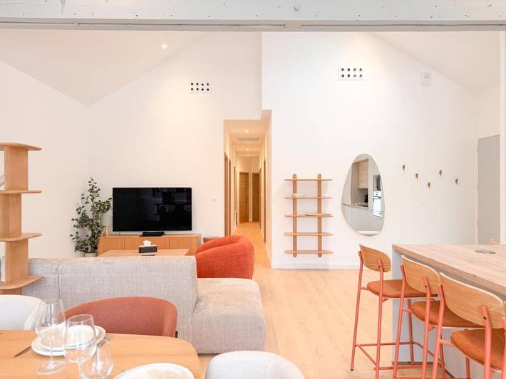 Location de vacances pour 8 personnes, avec jardin ainsi que piscine et jacuzzi à Talant