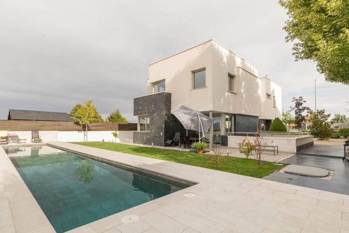 Chalet para 6 personas, con Balcón y Jacuzzi además de Terraza y Jardín en Provincia de Madrid - 2