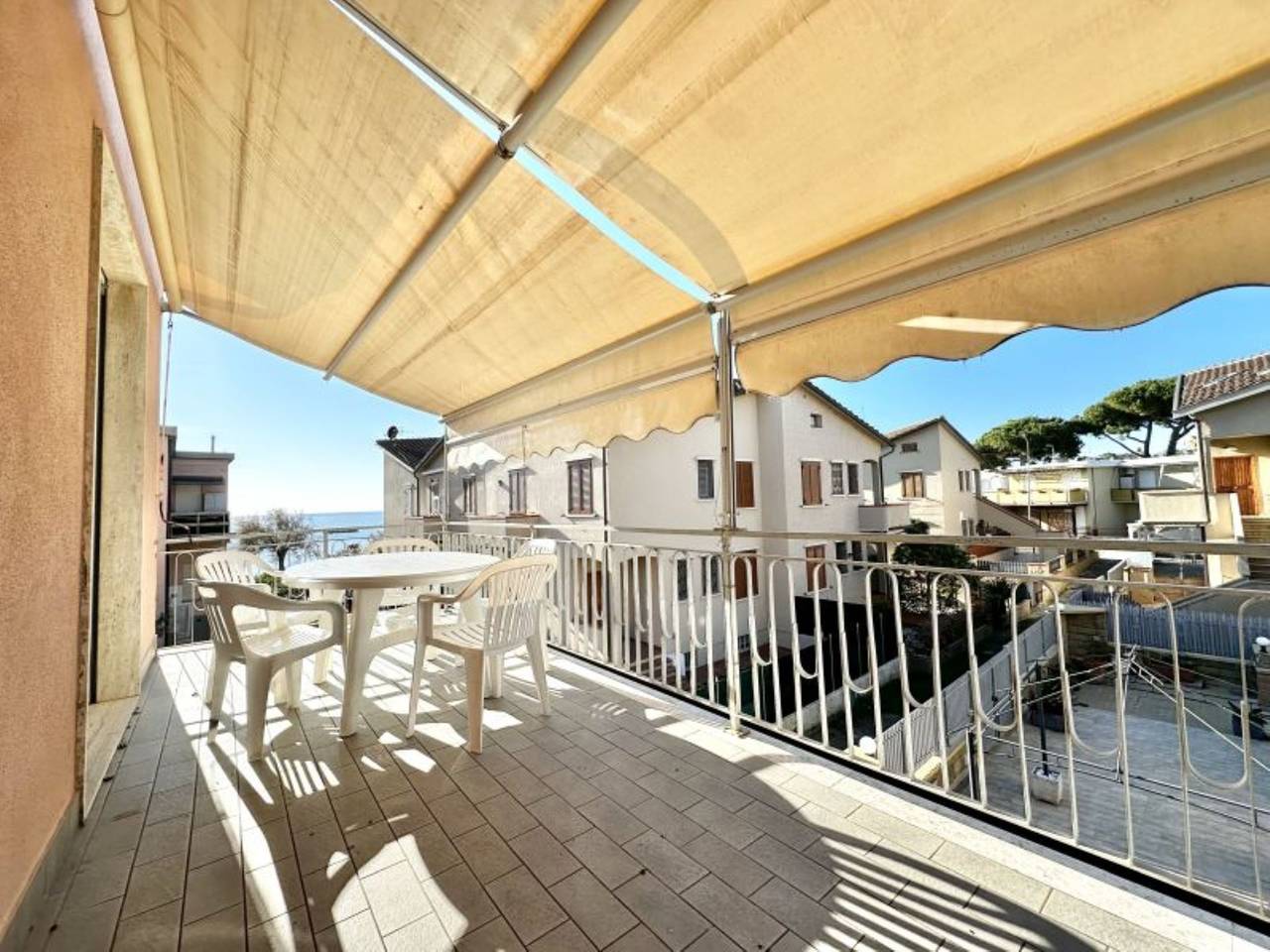 Ganze Ferienwohnung, Guerrini sopra - Rif.5 Trilocale con terrazza vista mare in Follonica, Etruskische Küste