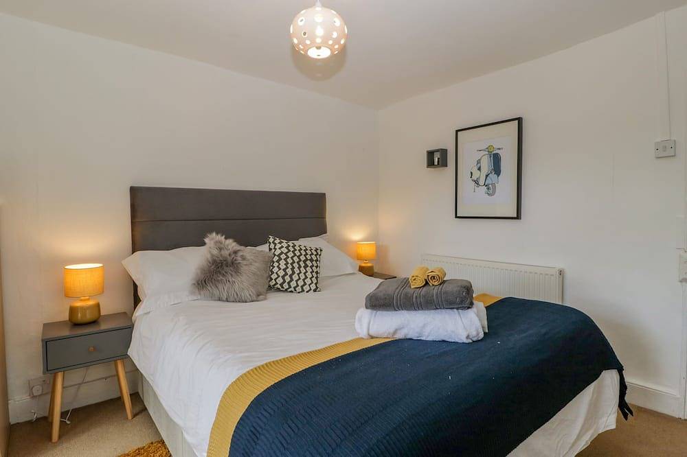 Pentre Court Cottage, pet friendly, with a garden in Abergavenny in Abergavenny, Brecon Beacons