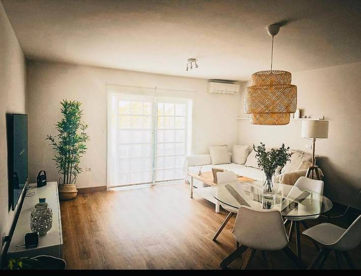 Apartamento para 3 personas, con vistas además de terraza y piscina, Se admiten mascotas en Las Nieves