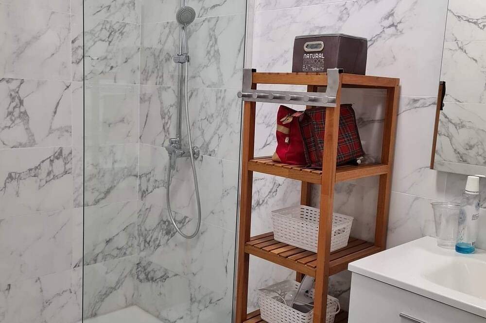 Entire apartment, Charming accommodation on the port of Mèze in Mèze, Côte d'Améthyste