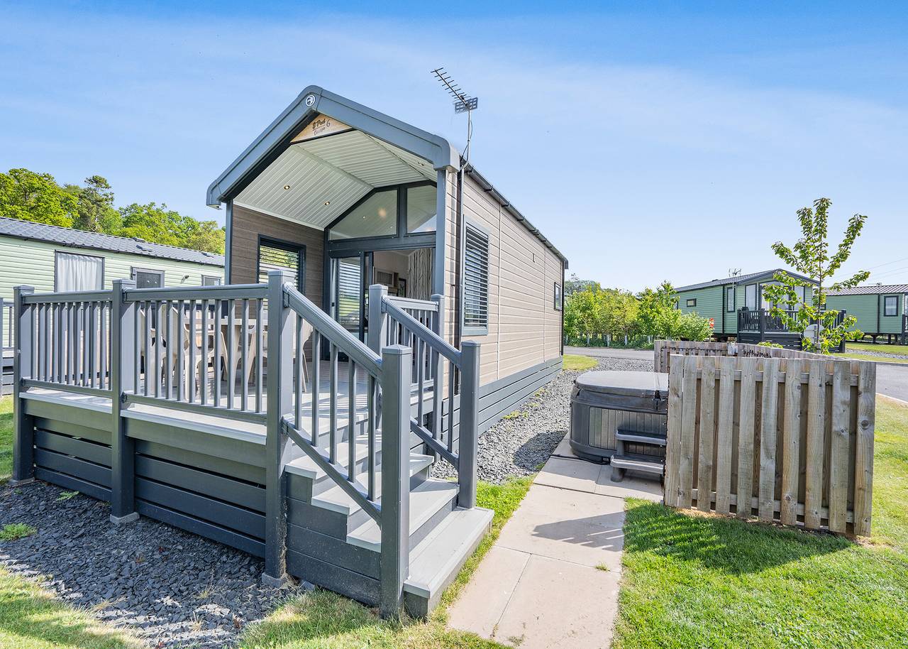 Baird's Chalet (Pet Friendly) in Coldstream, Scottish Borders