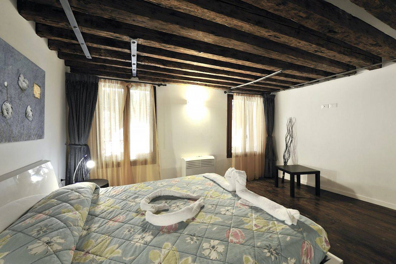 Apartamento entero, Red Rose - Grande piso en edificio histórico in Venecia, Provincia de Venezia
