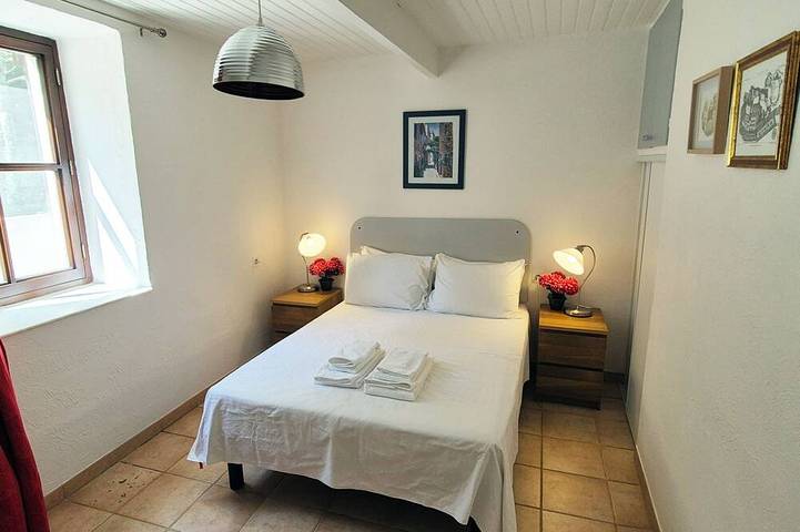 Gîte pour 4 personnes, avec piscine ainsi que jardin et terrasse, animaux acceptés à Caunes-Minervois - 3