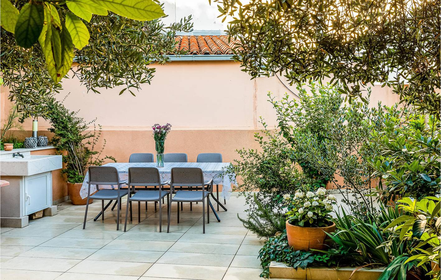 Ganze Ferienwohnung, Apartment mit malerischem Meerblick, Pool, WLAN und Terrasse in Mokosica in Mokosica, Dubrovnik-Neretva