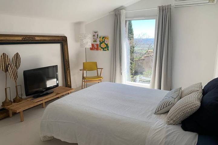 Gîte pour 2 personnes, avec piscine et jardin, animaux acceptés à Saint-Maximin (Nimes) - 2