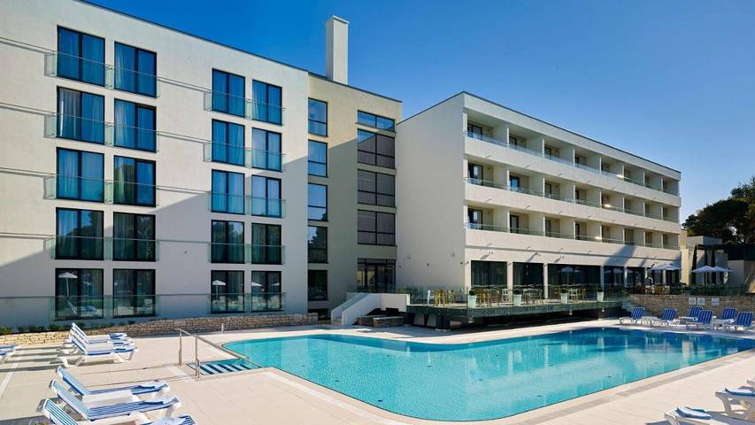 Hôtel pour 2 personnes, avec sauna et piscine ainsi que jardin et vue