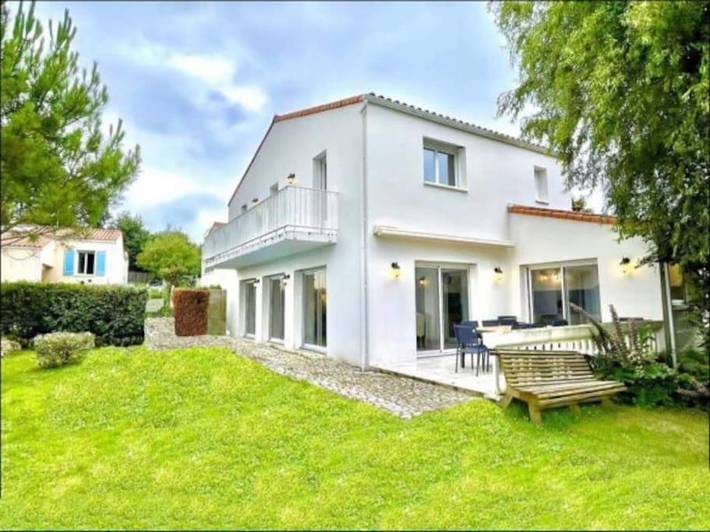 Villa pour 10 personnes, avec jardin et piscine