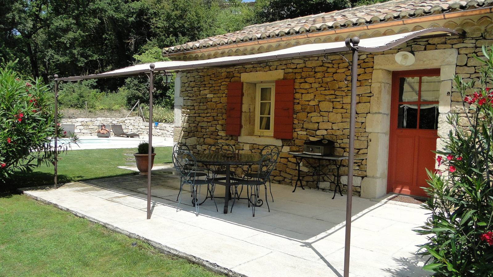 Le Mazet Provençal avec sa piscine  in Colonzelle, Région de nyons