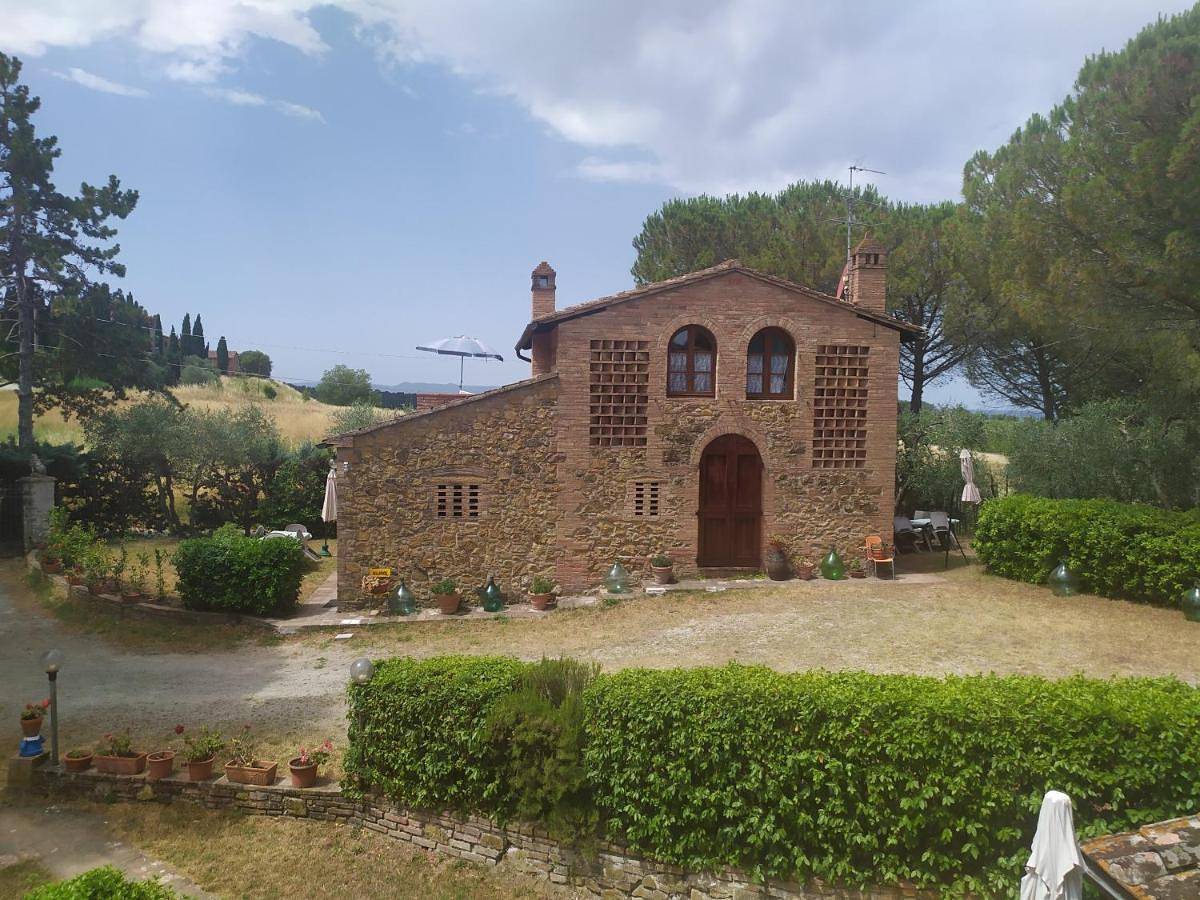 Appartamento intero, Apartment with Terrace in Montaione, Firenze province