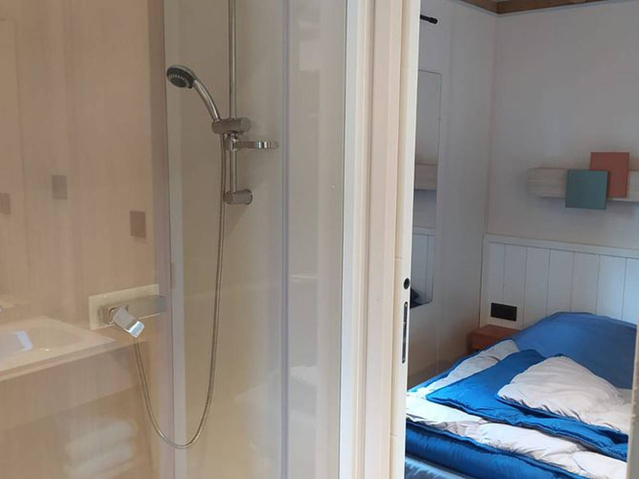 Chalet confortable avec piscine, WiFi et vue sur la rivière à Saint-Maime in Saint-Maime, Parc naturel régional du Luberon
