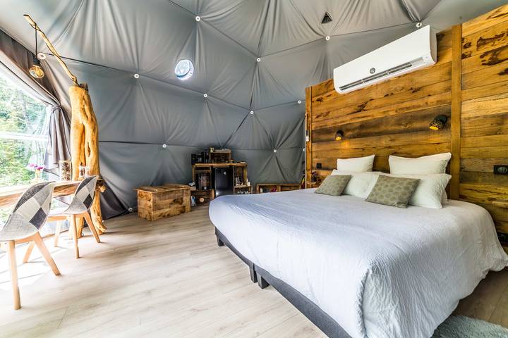 Gîte pour 2 personnes, avec terrasse et jardin, animaux acceptés à La Dornac