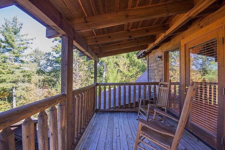 Chalet for 12 people, with pool and hot tub as well as balcony in Pigeon Forge