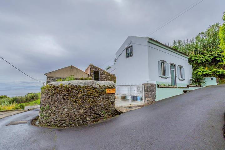 Ferienhaus für 4 Personen, mit Whirlpool und Terrasse sowie Garten und Ausblick
