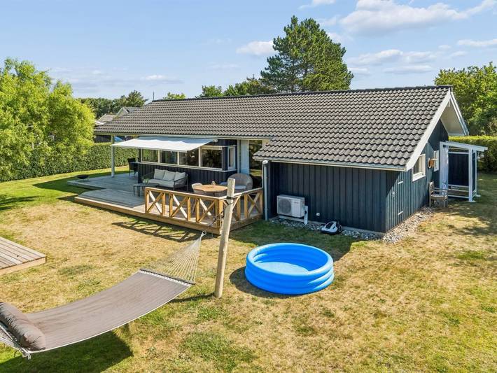 Ferieudlejning for 6 personer, med Terrasse i Stillinge Strand