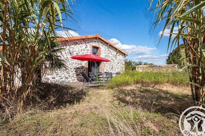 Gîte pour 4 personnes, avec jardin dans La Renaudière